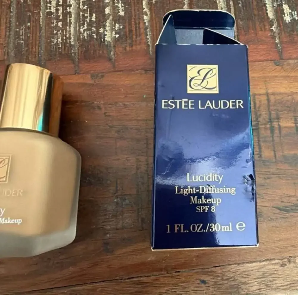 Estée Lauder Lucidity Light-Diffusing Makeup SPF 8, 04-Neutral Beige, 1 fl. oz.